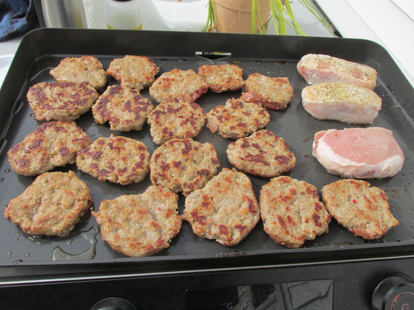 250304 003 Lees bulk sausage cooked for the freezer 001.jpg