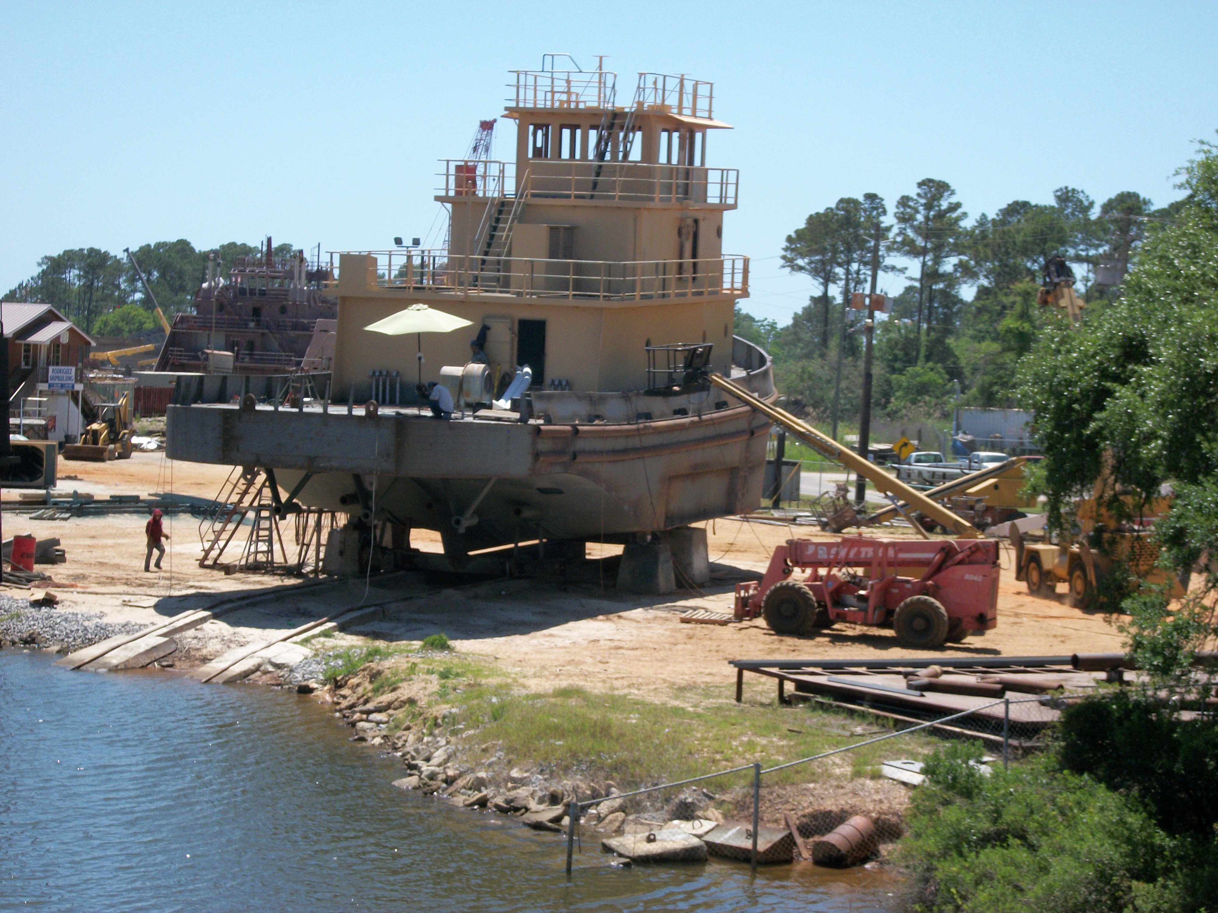 Building a tug at Bayou La Batre, Ala.