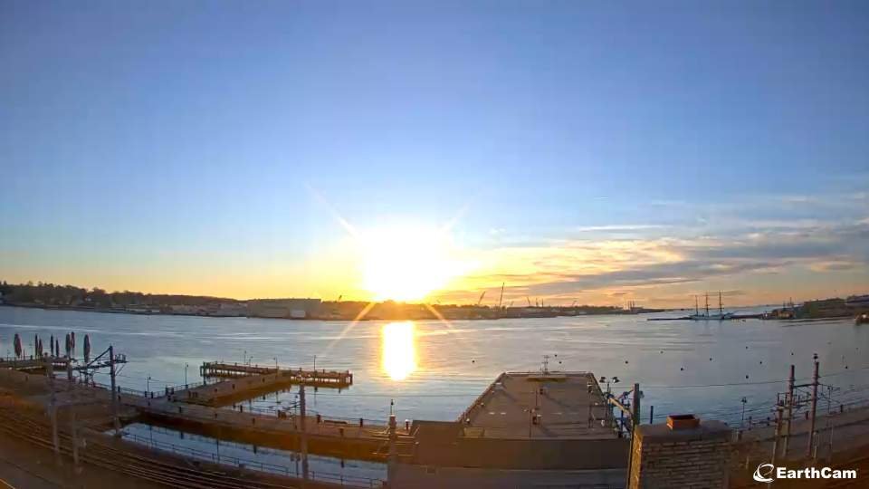 New-London-Harbor-Cam_Friday.jpg