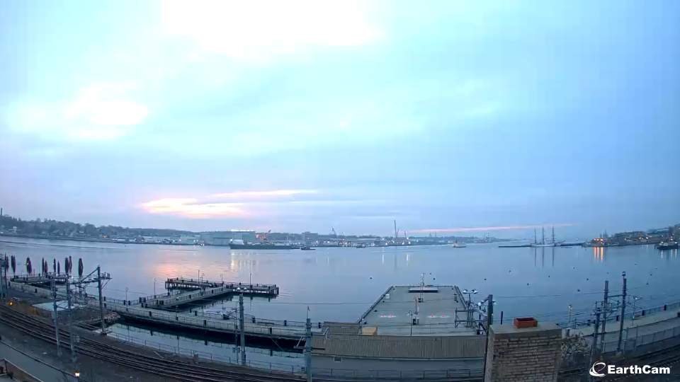 New-London-Harbor-Thursday.jpg