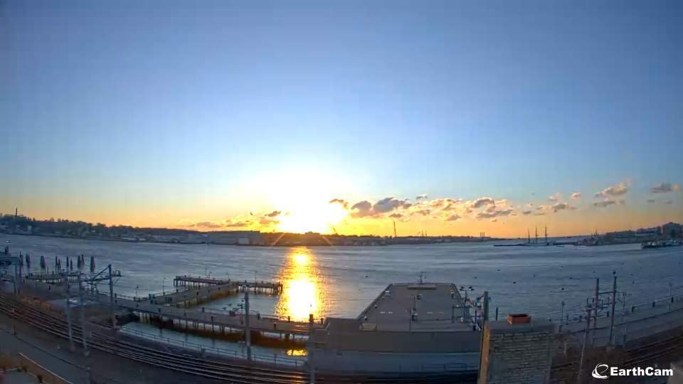New-London-Harbor-Sunday.jpg