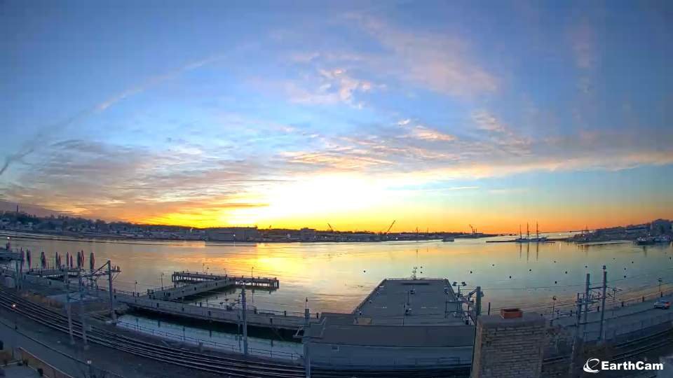 New-London-Harbor-Thursday.jpg