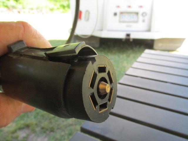 210520 001 broken plug again 003.jpg