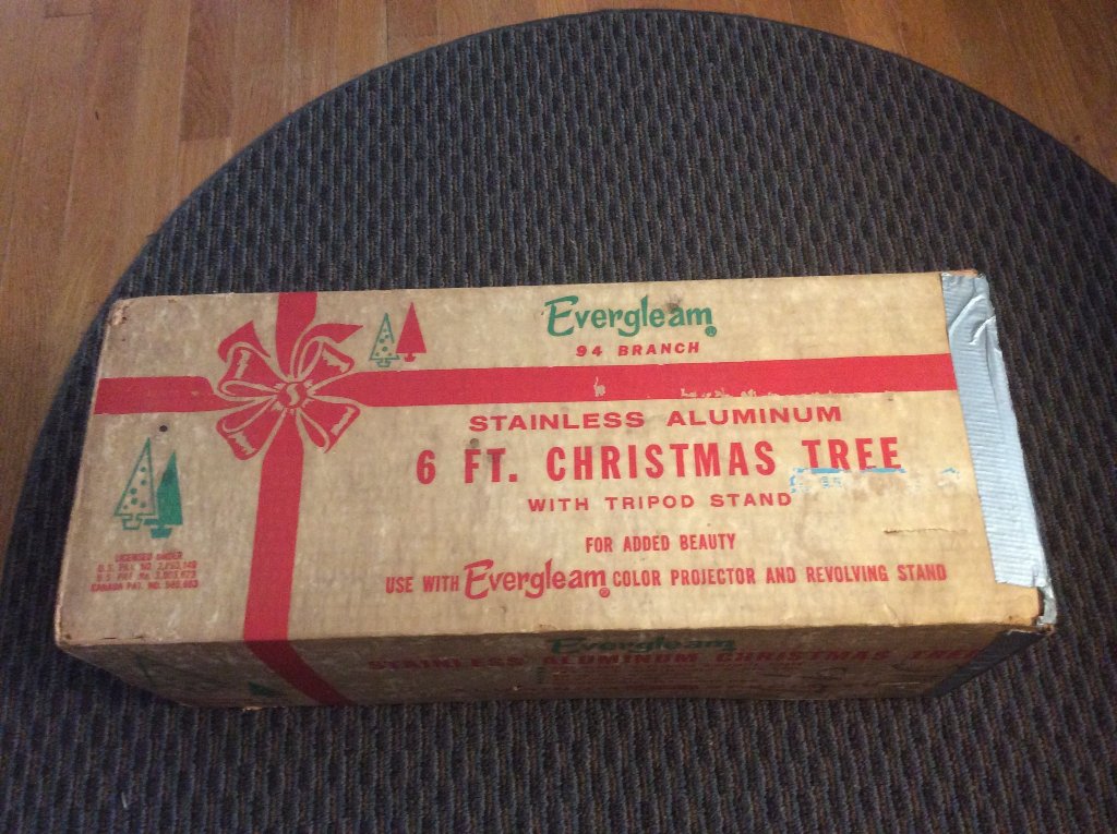 the family heirloom aluminum tree..jpg