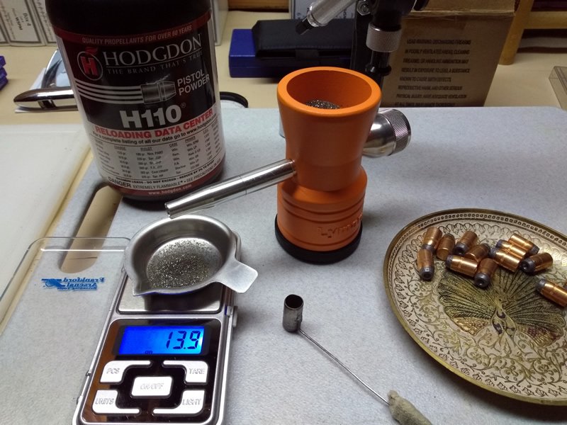 Powder, Dipper, Trickler, Scale 357 Magnum.jpg