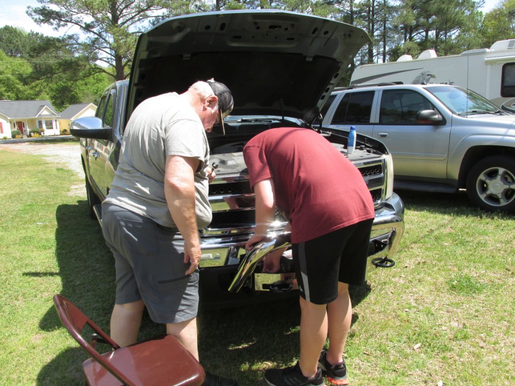 220413 001 Bull Bar Install 001.jpg