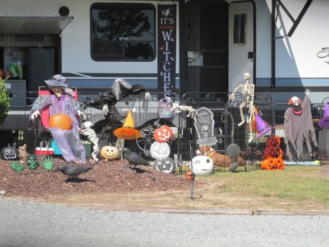 221014 001 ready for Halloween 002.jpg