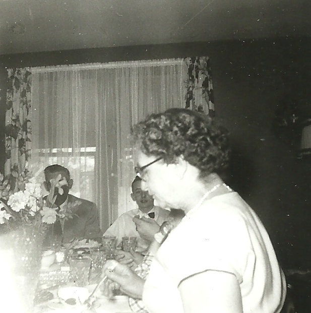 Christmas Dinner aprox 1949-50 Clara.jpg