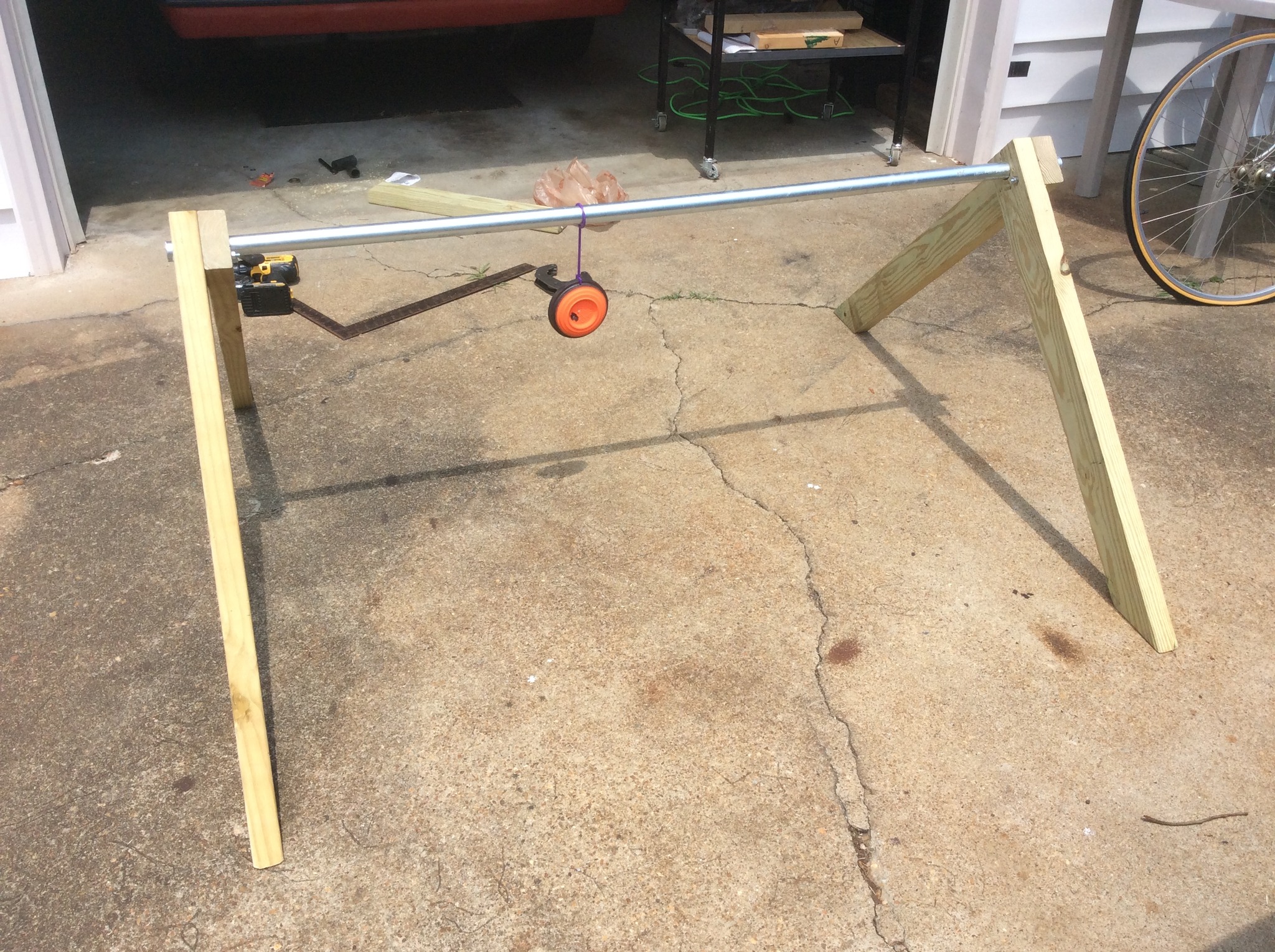 setup for the swinging clay target holders..jpg