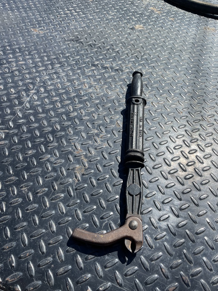 04 antique nail puller.jpeg