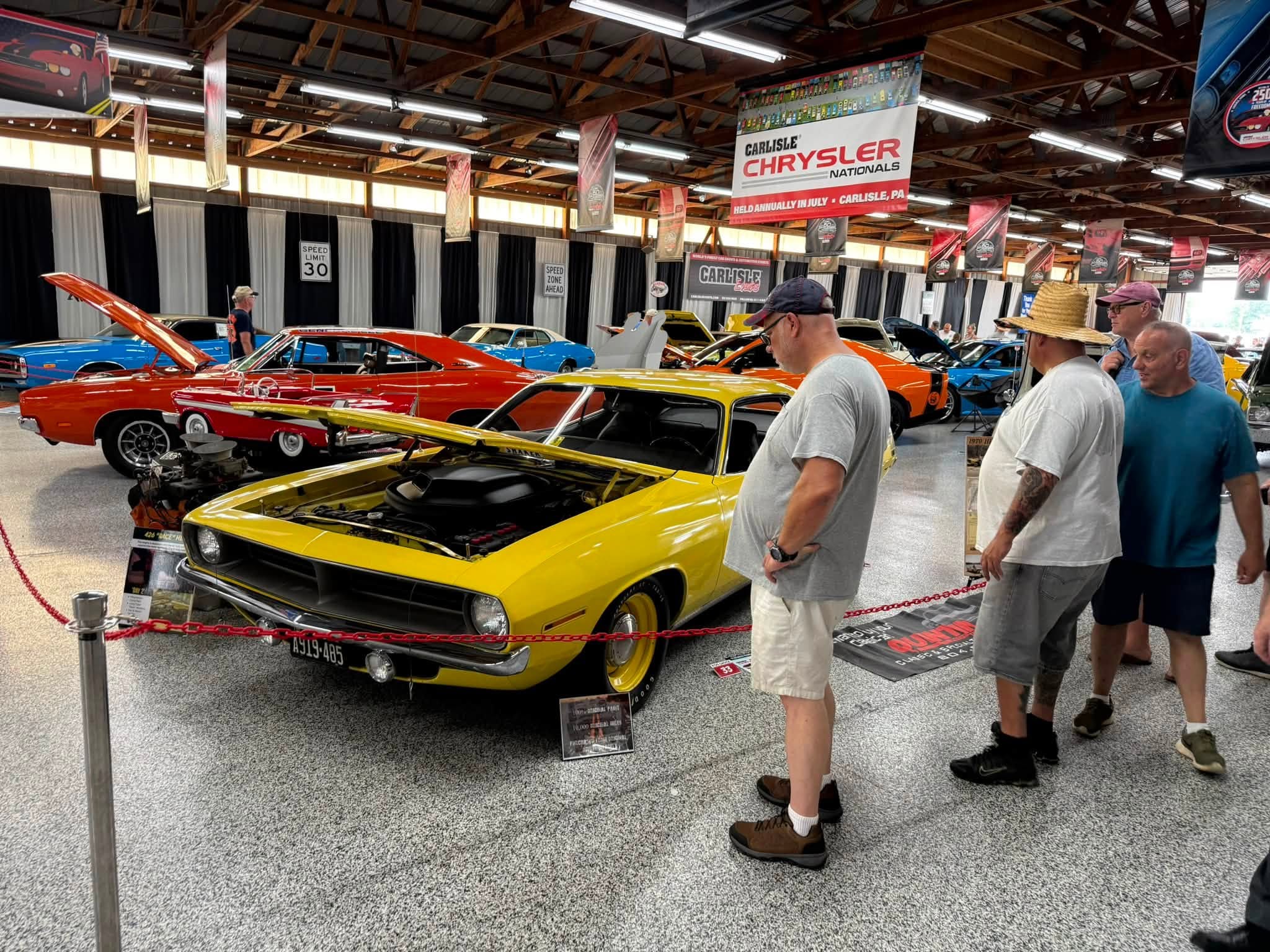 Folks lovin that Hemi!.jpg